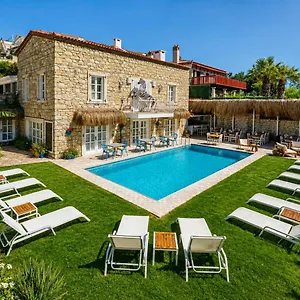 Alaçati Roka Taş Butık Çeşme